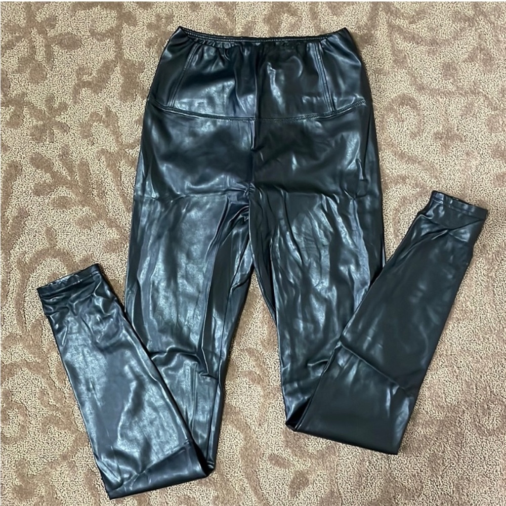 Wilfred FREE pleather leggings size medium - Picture 2 of 4